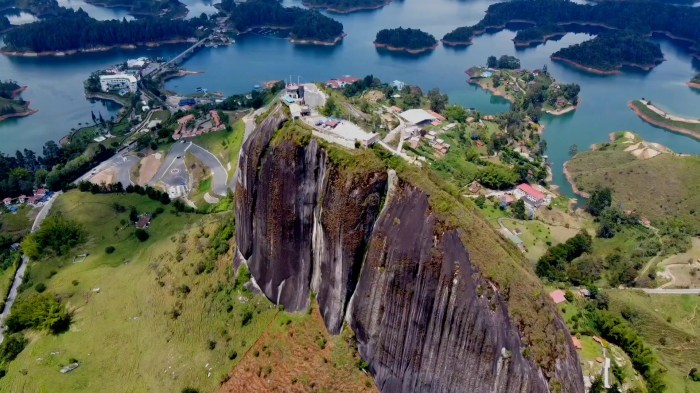 El_Penol, Guatape_Colombia, Monolith_3D, Photogrammetry, Drone_Capture, Digital_Twin, Tectonic_Geology, Hydroelectric_Reservoir, Terrain_Mapping, GIS_Data, Unity_Ready, Unreal_Engine, VR_Tourism, High_Resolution_Scan, Industry_4_0, Technical_Asset, Infrastructure_3D, Precision_Mapping